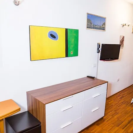 Via Nicastro Open Space Apartment